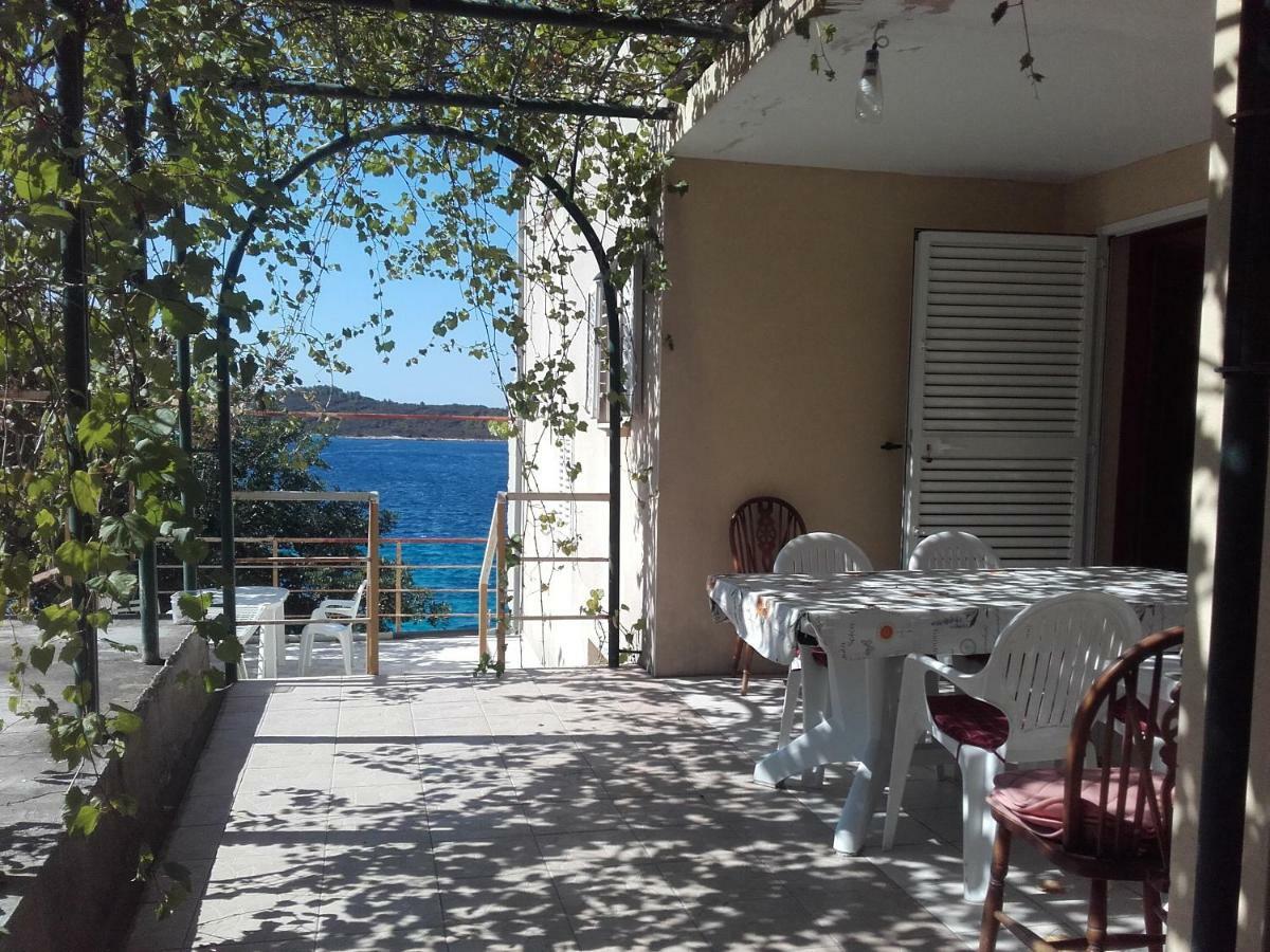 I&J Relaxing Beach Apartments Račišće Exteriör bild