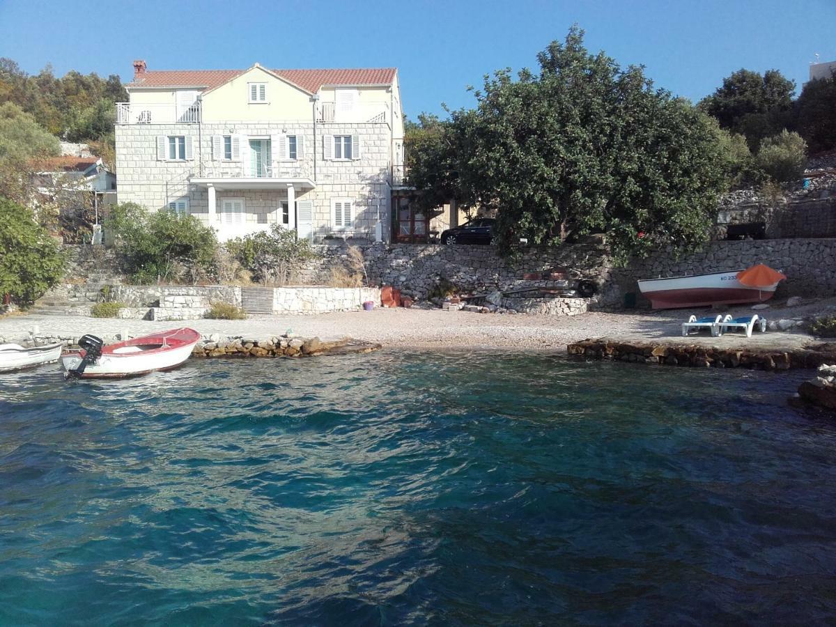 I&J Relaxing Beach Apartments Račišće Exteriör bild