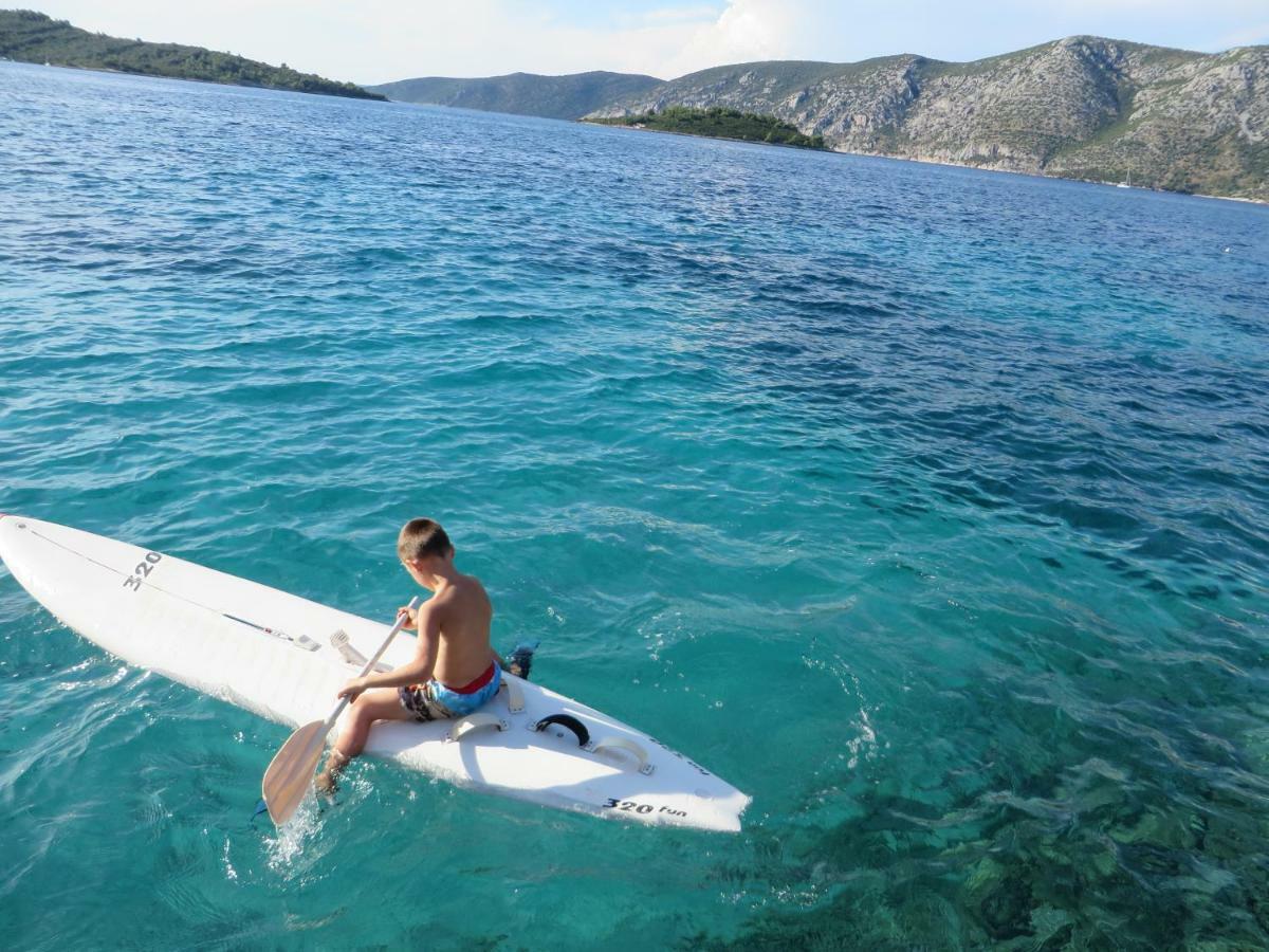 I&J Relaxing Beach Apartments Račišće Exteriör bild