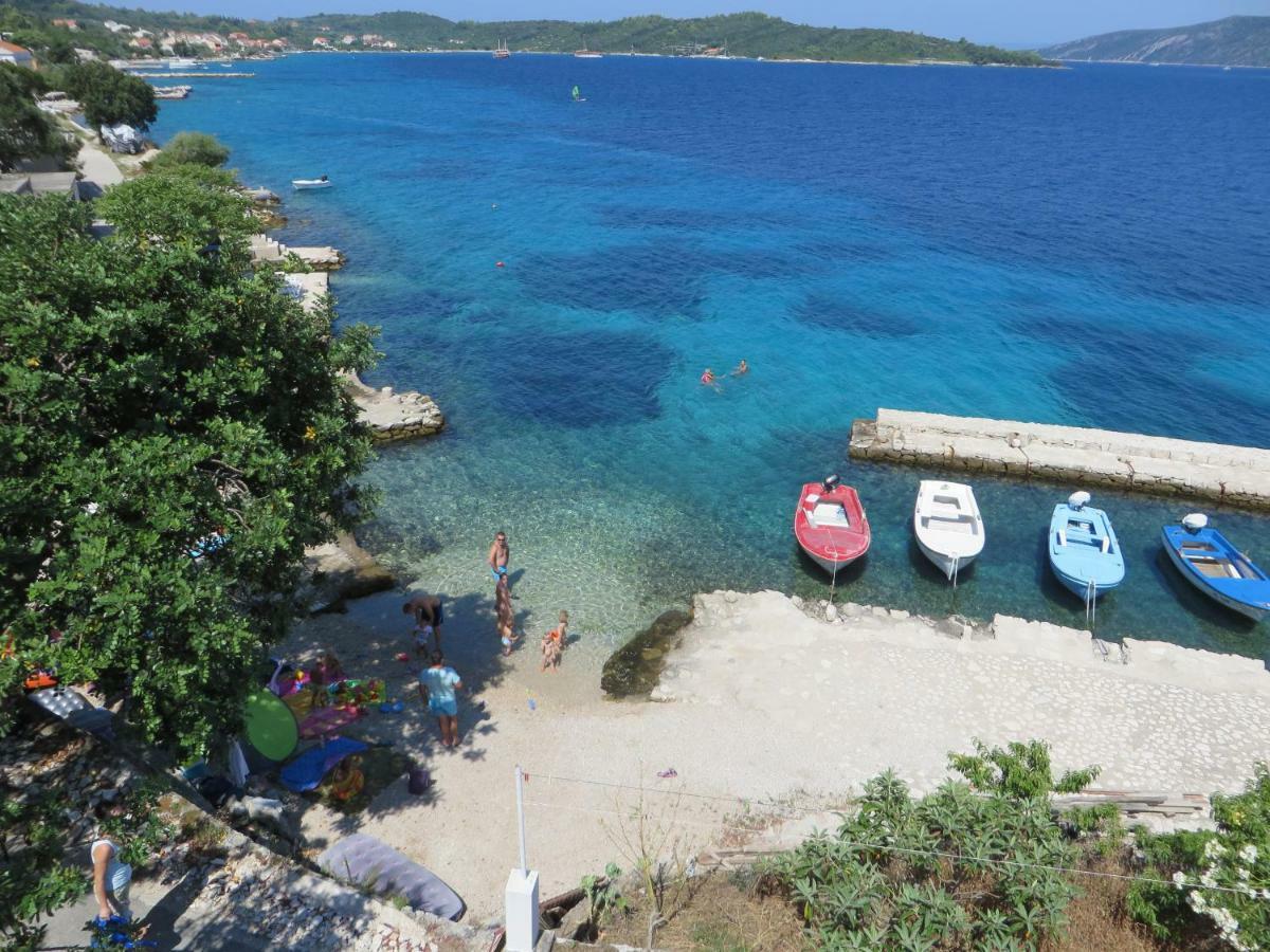 I&J Relaxing Beach Apartments Račišće Exteriör bild
