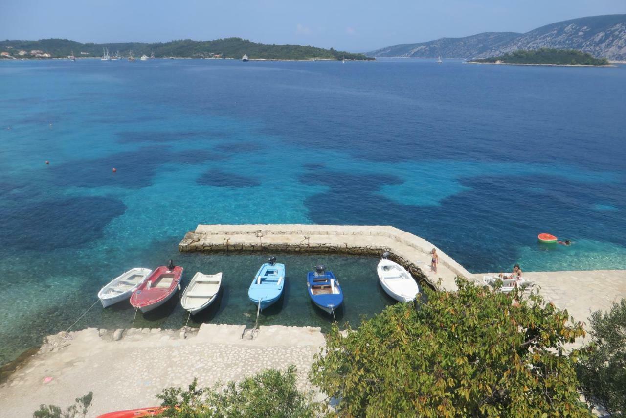 I&J Relaxing Beach Apartments Račišće Exteriör bild