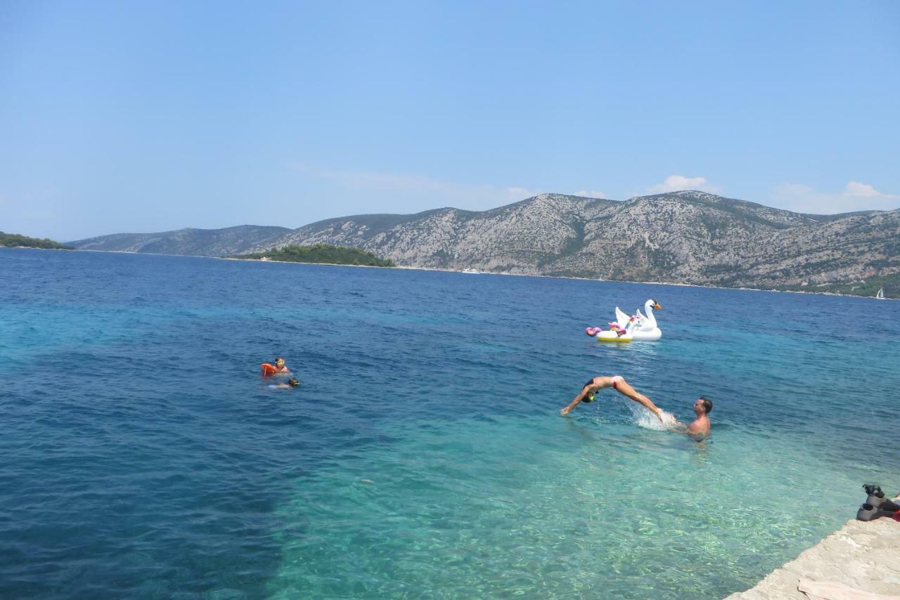 I&J Relaxing Beach Apartments Račišće Exteriör bild
