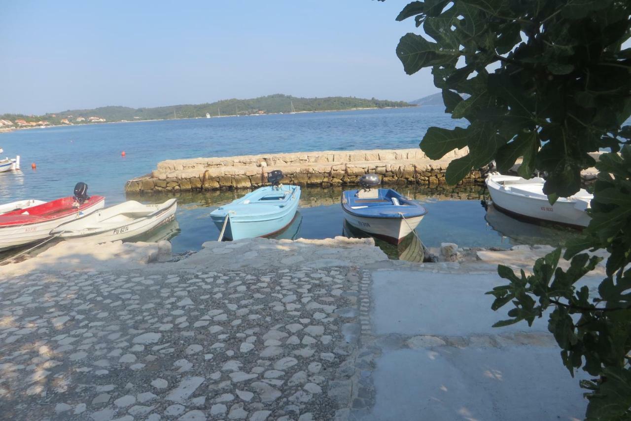 I&J Relaxing Beach Apartments Račišće Exteriör bild