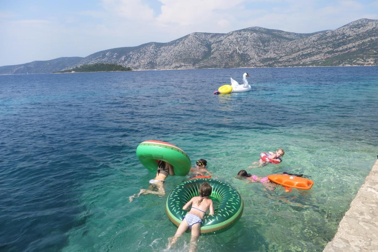 I&J Relaxing Beach Apartments Račišće Exteriör bild