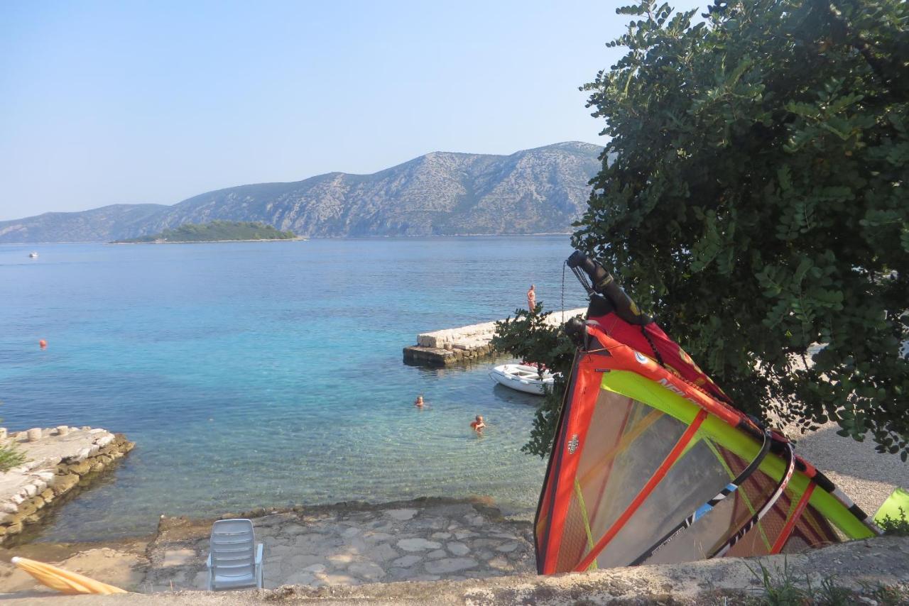 I&J Relaxing Beach Apartments Račišće Exteriör bild