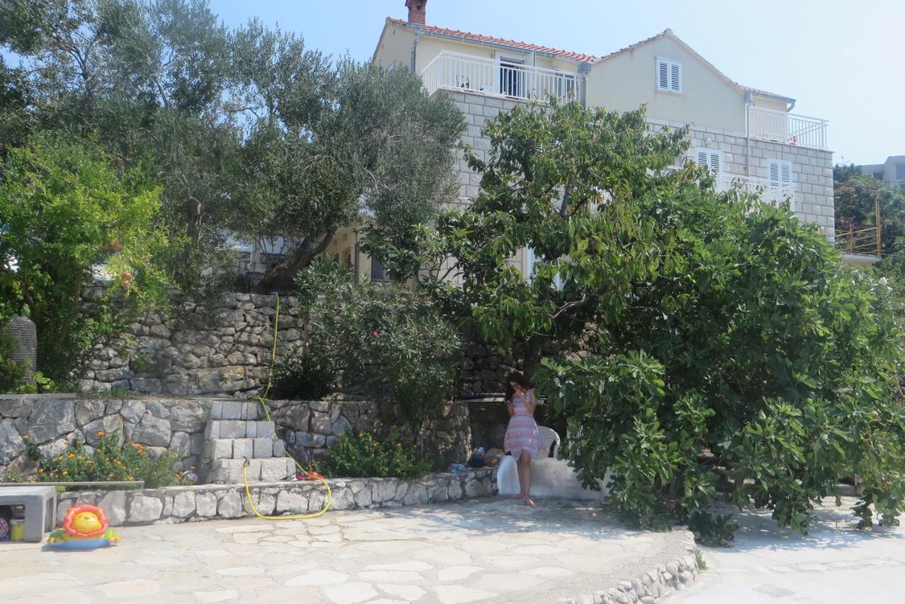 I&J Relaxing Beach Apartments Račišće Exteriör bild